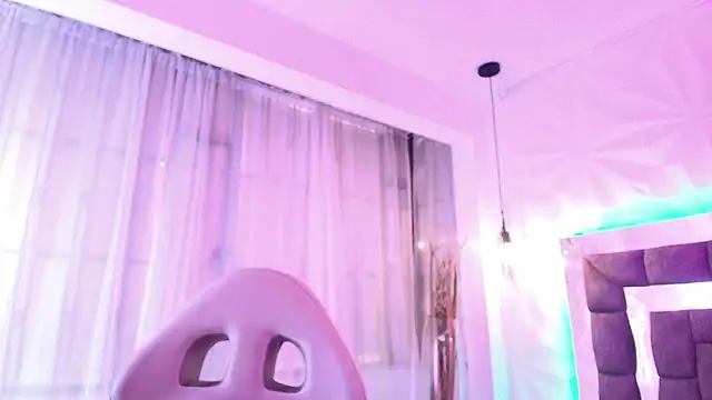 Snapshot of Queen_perla_ chatting on 06.23.26 Queen perla online show from 06.23.26