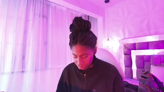 Snapshot of Queen_perla_ chatting on 06.24.26 Queen perla online show from 06.24.26