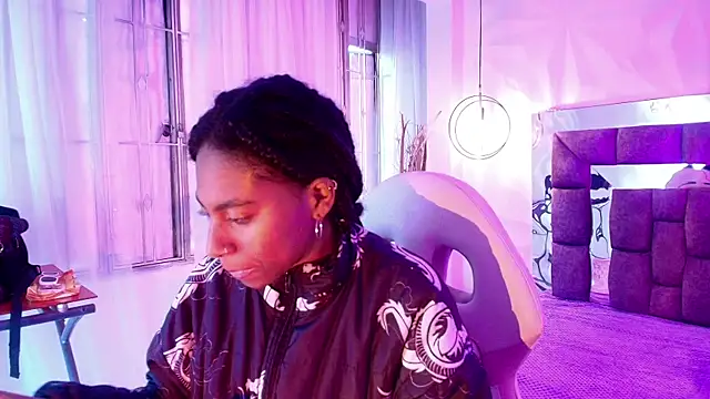Snapshot of Queen_perla_ chatting on 06.28.26 Queen perla online show from 06.28.26