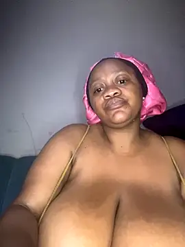 Snapshot of Chubbykarisma27 chatting on 09.30.25 Chubbykarisma27 online show from 09.30.25