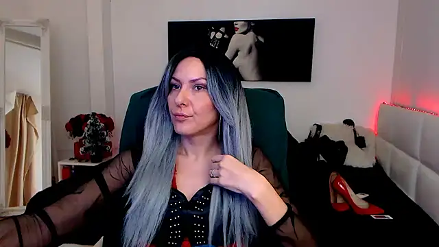 EvelynQueenn online show from 12.16.24