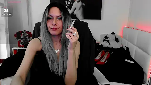 EvelynQueenn online show from 12.17.24