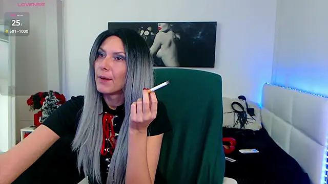 EvelynQueenn online show from 12.19.24
