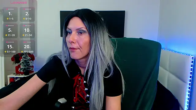 EvelynQueenn online show from 12.19.24