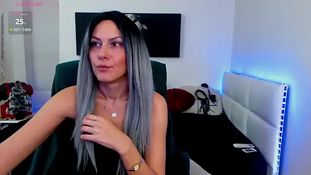 EvelynQueenn online show from 12.20.24