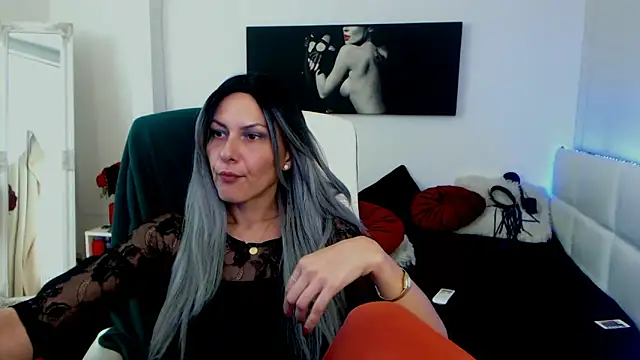 EvelynQueenn online show from 12.20.24