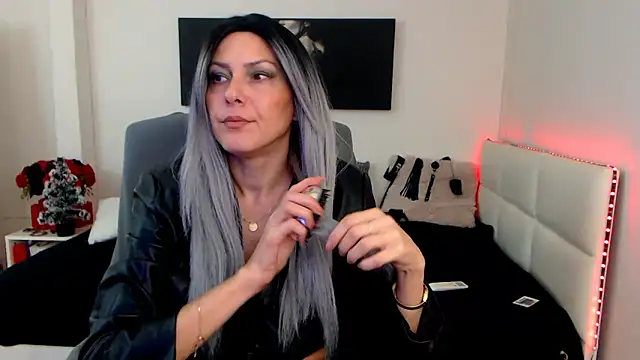 EvelynQueenn online show from 12.23.24