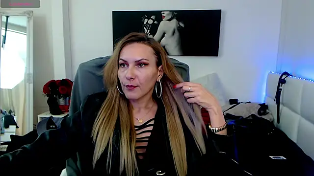 EvelynQueenn online show from 02.03.25