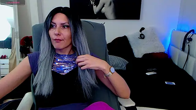EvelynQueenn online show from 02.12.25