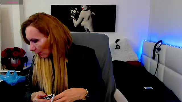 EvelynQueenn online show from 02.13.25
