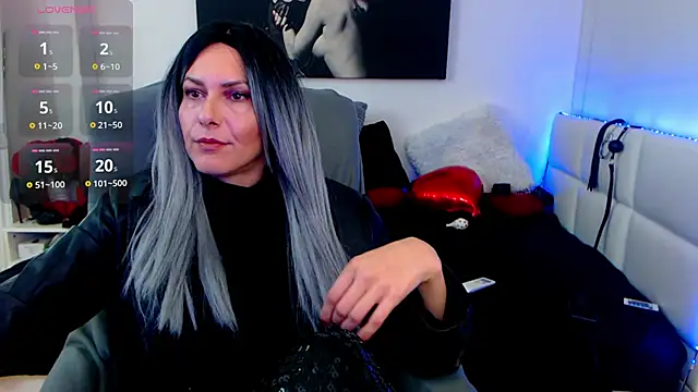 EvelynQueenn online show from 02.15.25