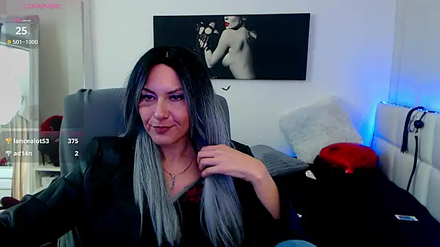 EvelynQueenn online show from 02.17.25