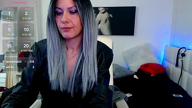 EvelynQueenn online show from 02.17.25