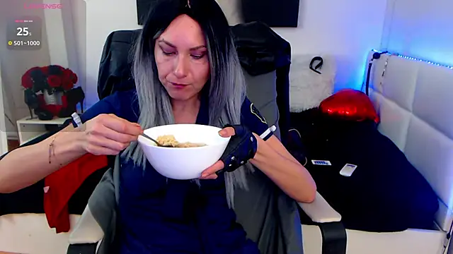 EvelynQueenn online show from 03.19.25