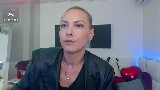 EvelynQueenn online show from 09.13.25