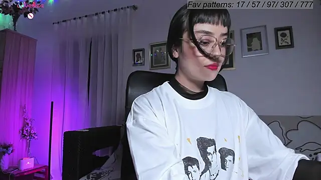 Snapshot of Conlosmichis chatting on 02.28.25 Conlosmichis online show from 02.28.25