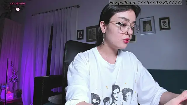 Snapshot of Conlosmichis chatting on 03.15.25 Conlosmichis online show from 03.15.25