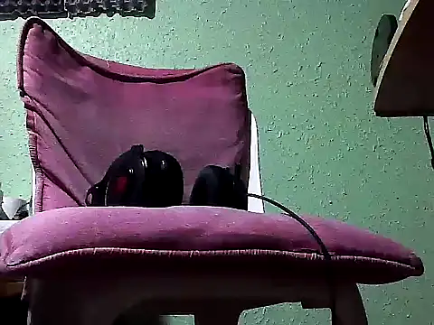 Snapshot of gxXxuesta chatting on 10.07.25 gxXxuesta online show from 10.07.25