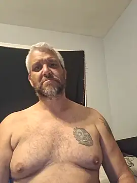 Snapshot of silkstroker6981 chatting on 04.17.26 silkstroker6981 online show from 04.17.26