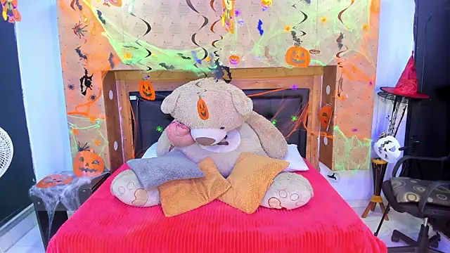 Snapshot of SofiAndNicol chatting on 10.21.25 SofiAndNicol online show from 10.21.25