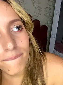 Snapshot of Agnescruzz chatting on 10.15.25 Agnescruzz online show from 10.15.25