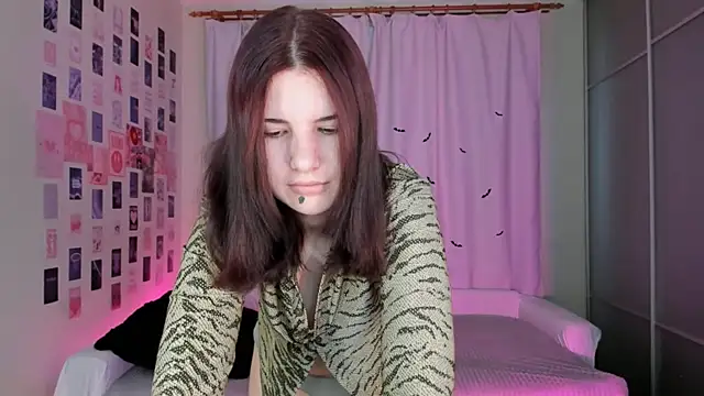 Snapshot of Vanessa_Verona chatting on 10.22.25 Vanessa Verona online show from 10.22.25