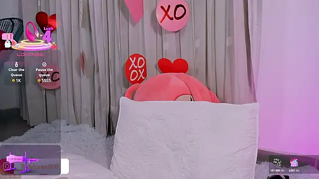 Snapshot of RolyLoren chatting on 03.18.25 RolyLoren online show from 03.18.25