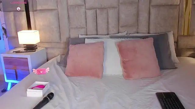 SofiScott  online show from 03.18.25