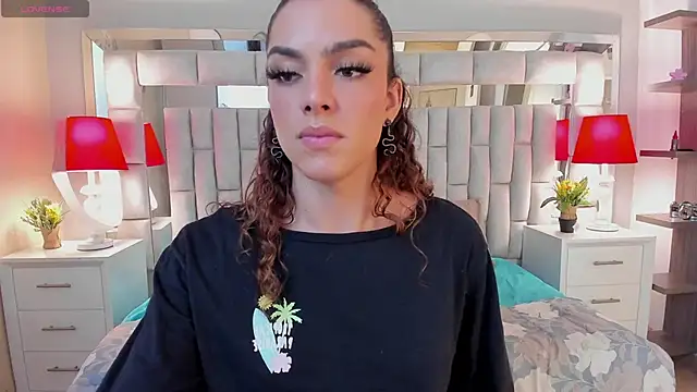 Snapshot of mariiahneedles chatting on 10.08.25 mariiahneedles online show from 10.08.25