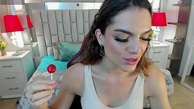 Snapshot of mariiahneedles chatting on 10.09.25 mariiahneedles online show from 10.09.25