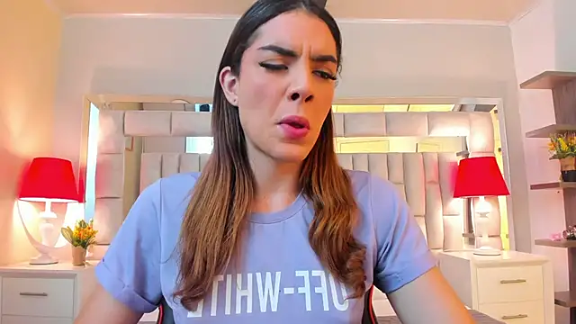 Snapshot of mariiahneedles chatting on 11.17.25 mariiahneedles online show from 11.17.25