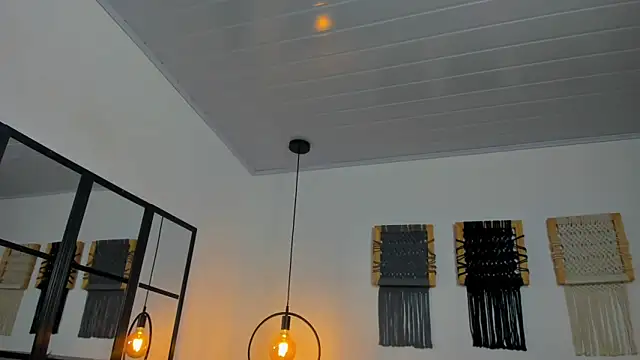 Snapshot of Sweet_camille chatting on 10.11.25 Sweet camille online show from 10.11.25