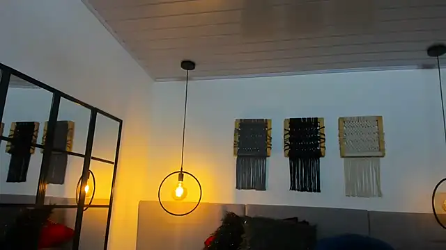 Snapshot of Sweet_camille chatting on 10.18.25 Sweet camille online show from 10.18.25