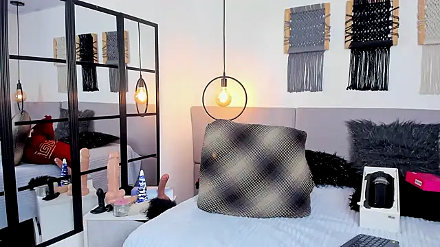 Snapshot of Sweet_camille chatting on 10.27.25 Sweet camille online show from 10.27.25