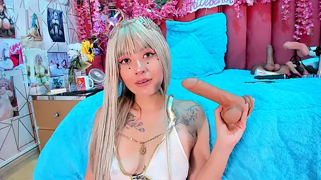 Snapshot of Alicebenett chatting on 11.14.25 Alicebenett online show from 11.14.25