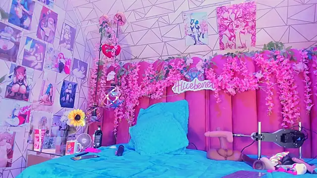 Snapshot of Alicebenett chatting on 11.22.25 Alicebenett online show from 11.22.25