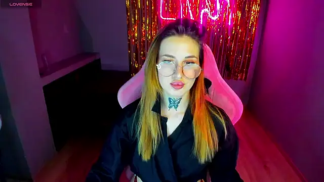 Snapshot of your_tora chatting on 12.10.24 your tora online show from 12.10.24