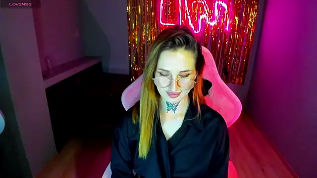 Snapshot of your_tora chatting on 12.10.24 your tora online show from 12.10.24