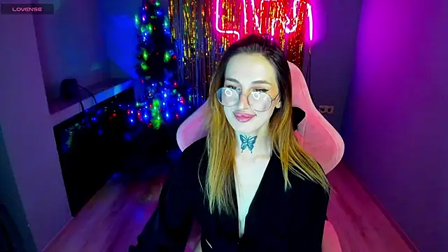 Snapshot of your_tora chatting on 01.02.25 your tora online show from 01.02.25