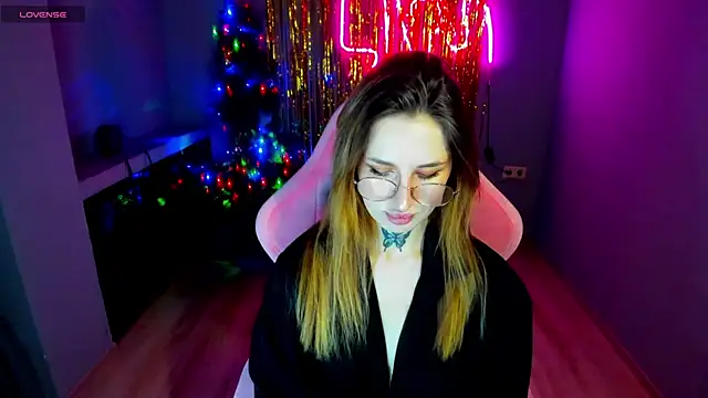 Snapshot of your_tora chatting on 01.04.25 your tora online show from 01.04.25