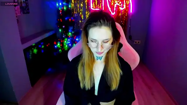 Snapshot of your_tora chatting on 01.10.25 your tora online show from 01.10.25