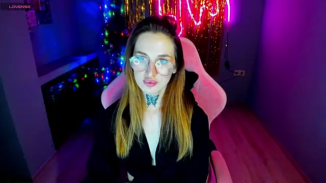 Snapshot of your_tora chatting on 01.10.25 your tora online show from 01.10.25