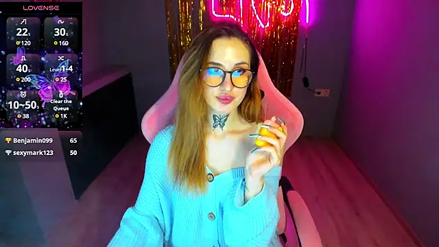 Snapshot of your_tora chatting on 02.01.25 your tora online show from 02.01.25