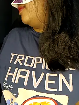 Loveshash1 online show from 10.31.25