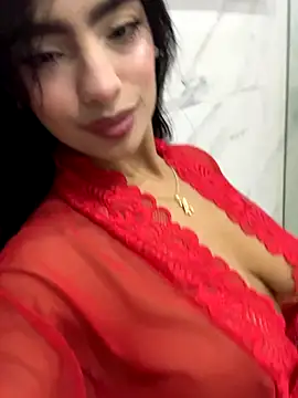 Snapshot of IzzyWild chatting on 10.01.25 IzzyWild online show from 10.01.25