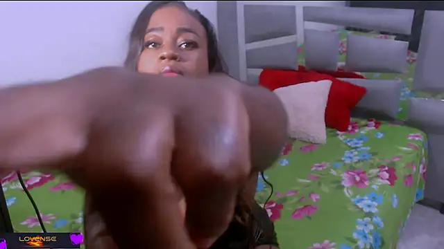 Snapshot of AnnaiDiamond chatting on 10.12.25 AnnaiDiamond online show from 10.12.25