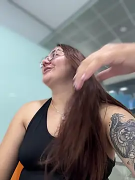 Snapshot of isarhodes_ chatting on 10.27.25 isarhodes online show from 10.27.25