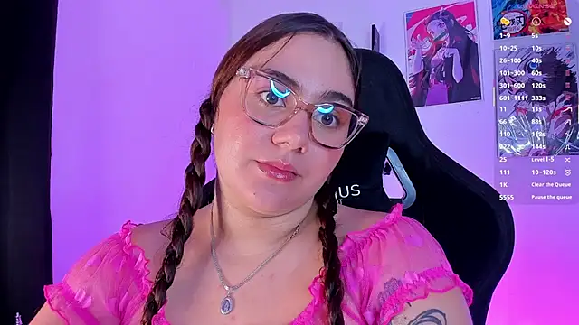 Snapshot of isarhodes_ chatting on 11.14.25 isarhodes online show from 11.14.25