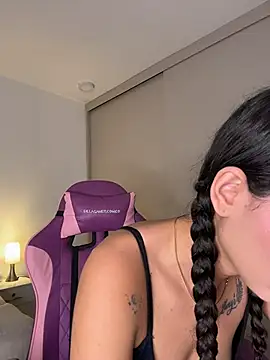 Snapshot of Hips_hannah chatting on 10.19.25 Hips hannah online show from 10.19.25