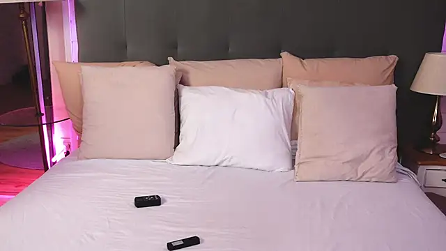 Snapshot of LinaReese chatting on 10.02.25 LinaReese online show from 10.02.25